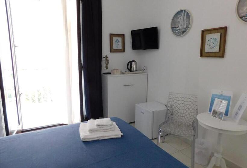 Номер Стандарт с Балконом, La Battigia B&b