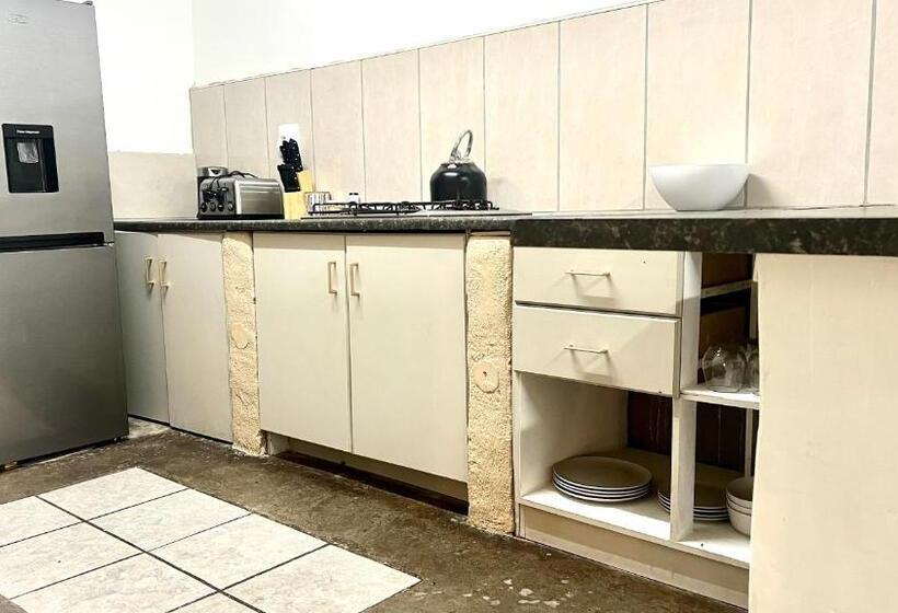Дом 3 Спальни, Loerieroep Estate   Mountainview Selfcatering Accommodation Nelspruit