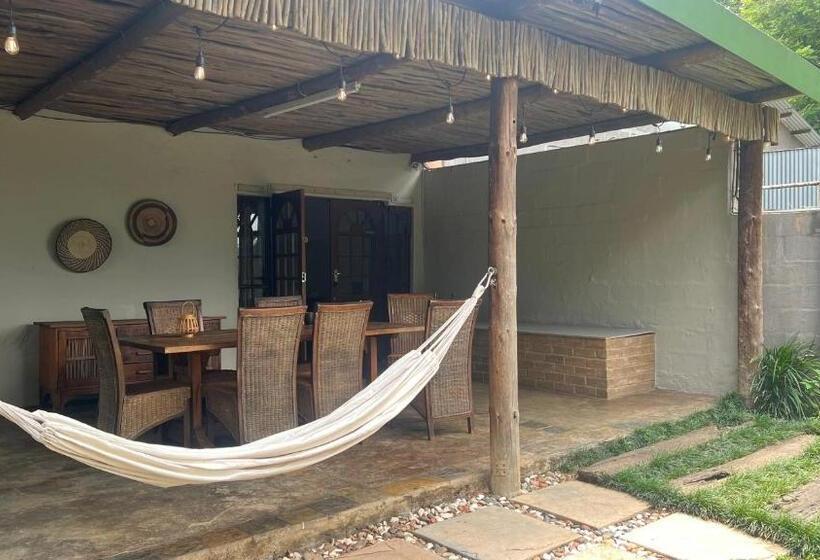 Дом 3 Спальни, Loerieroep Estate   Mountainview Selfcatering Accommodation Nelspruit