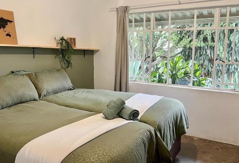 Дом 3 Спальни, Loerieroep Estate   Mountainview Selfcatering Accommodation Nelspruit