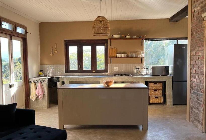 Дом 2 Спальни, Loerieroep Estate   Mountainview Selfcatering Accommodation Nelspruit