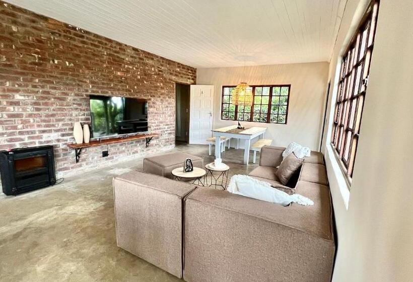 Дом 2 Спальни, Loerieroep Estate   Mountainview Selfcatering Accommodation Nelspruit