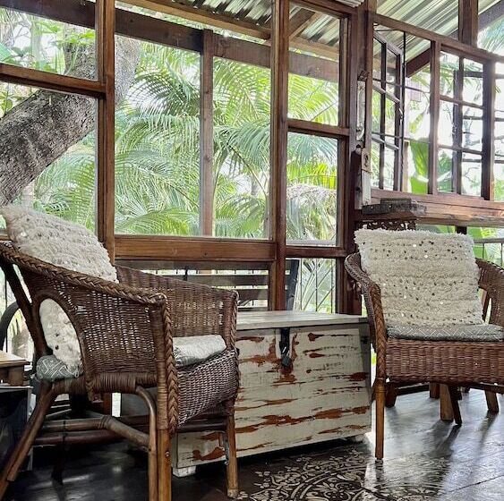 Дом 1 Спальня, Loerieroep Estate   Mountainview Selfcatering Accommodation Nelspruit