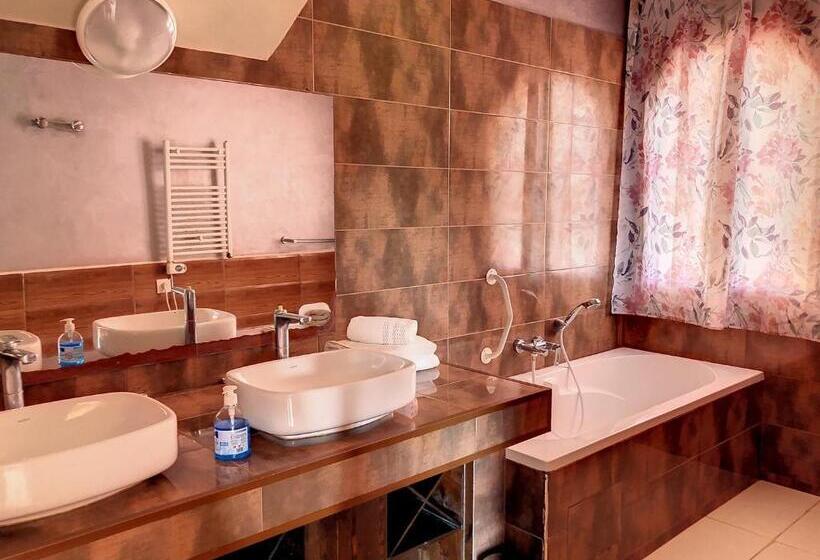 Номер Superior, Dar De Santis