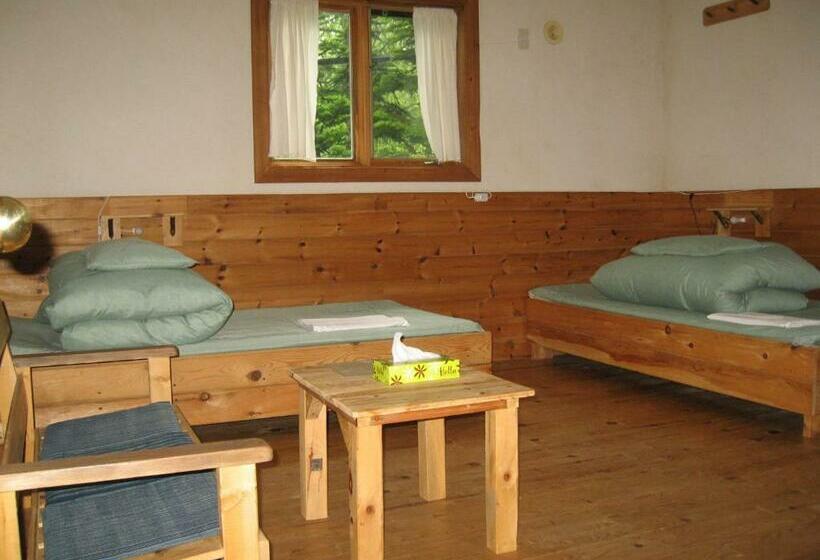 חדר סטנדרט לשלושה עם חדר אמבטיה משוף, Toipirka Kitaobihiro Youth Hostel