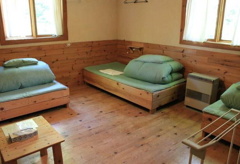 חדר סטנדרט לשלושה עם חדר אמבטיה משוף, Toipirka Kitaobihiro Youth Hostel