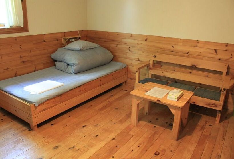 חדר סטנדרט לשלושה עם חדר אמבטיה משוף, Toipirka Kitaobihiro Youth Hostel