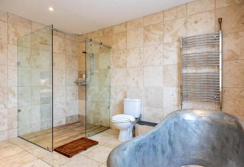 استودیوی استاندارد, Host & Stay   Grafton Copper