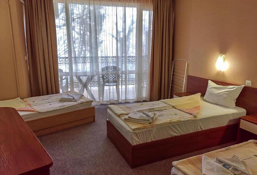 带阳台的三人标准间, Family Hotel Diana