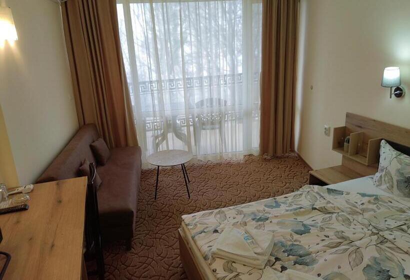 带阳台的三人标准间, Family Hotel Diana