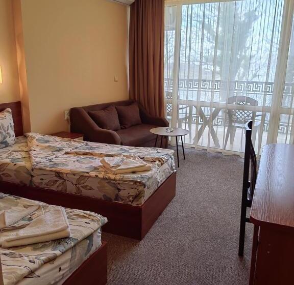 带阳台的三人标准间, Family Hotel Diana