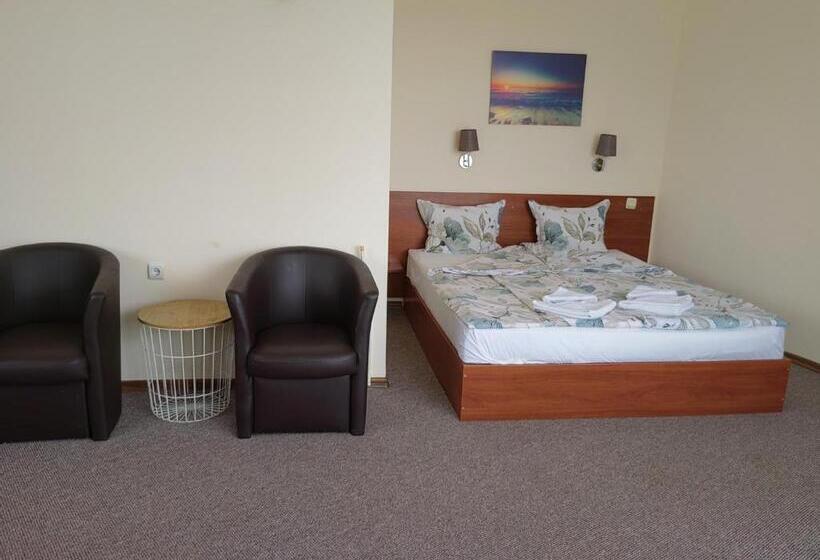 Четырехместный Номер Стандарт с Балконом, Family Hotel Diana