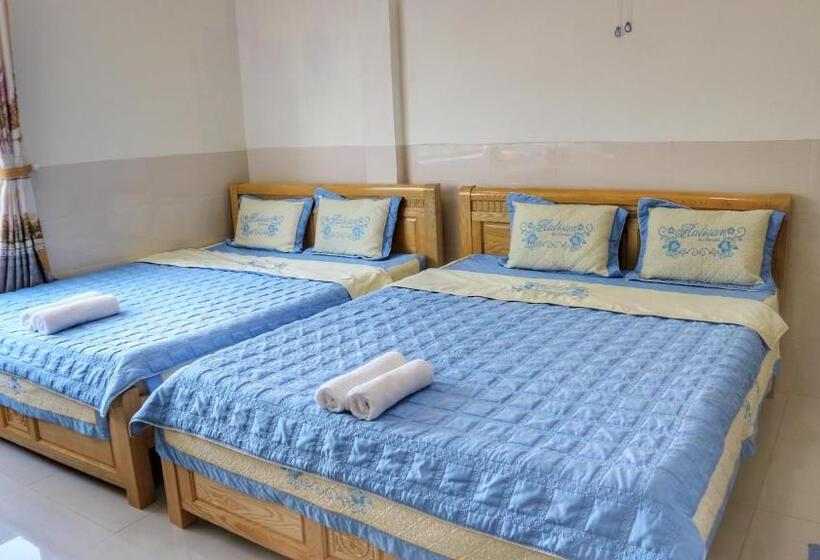 اتاق استاندارد چهارنفره با بالکن, Khách Sạn Hoàng Hải