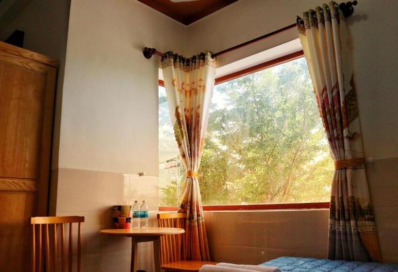 اتاق لوکس با بالکن, Khách Sạn Hoàng Hải