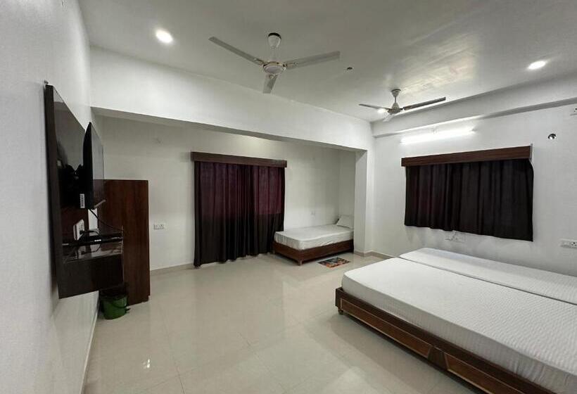 豪华三人间, Utsav Palace