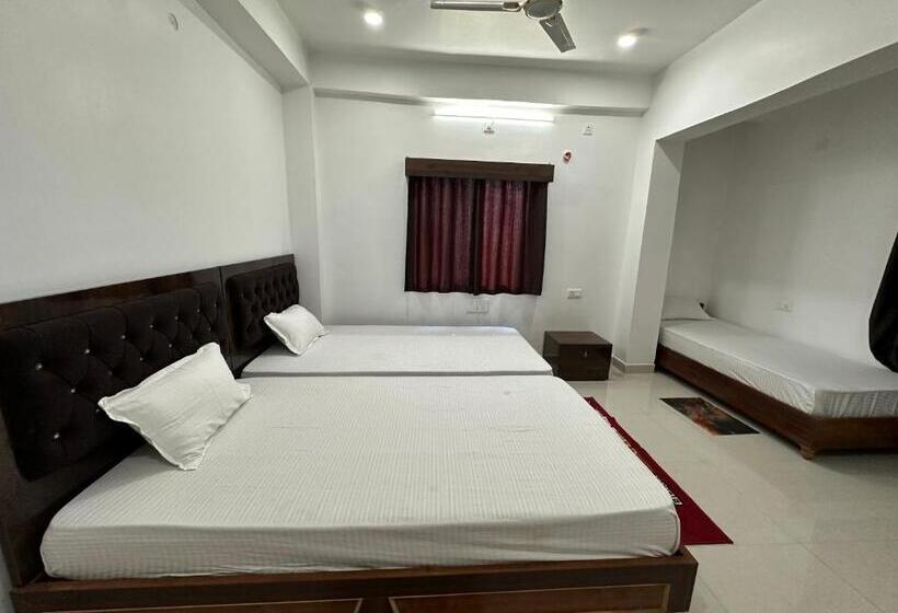 豪华三人间, Utsav Palace