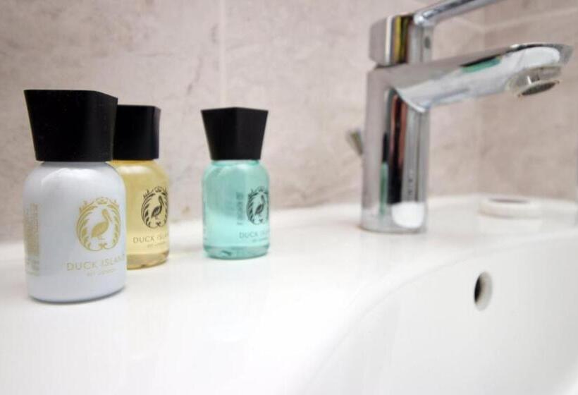 منزل غرفة نوم واحدة, 4 Br With Free On Street Parking