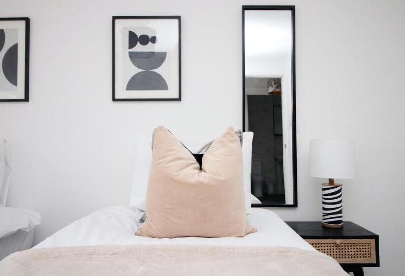 منزل غرفة نوم واحدة, 4 Br With Free On Street Parking