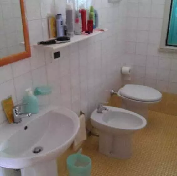 Standard Kolmen Hengen Huone, B&b Usciglio