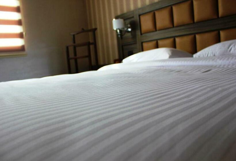 سوییت, Avan Plaza