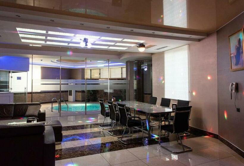 سوییت, Avan Plaza