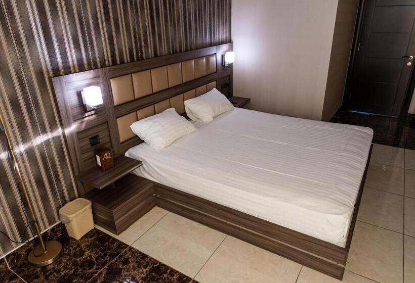 سوییت, Avan Plaza