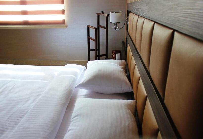 اتاق استاندارد, Avan Plaza