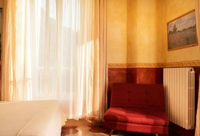 Superior room with lake view, B&b Villa Le Ortensie