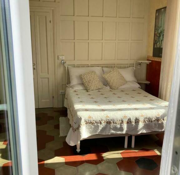 Superior room with lake view, B&b Villa Le Ortensie