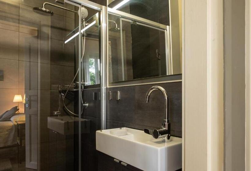 חדר קלאסי עם נוף לאגם, B&b Villa Le Ortensie