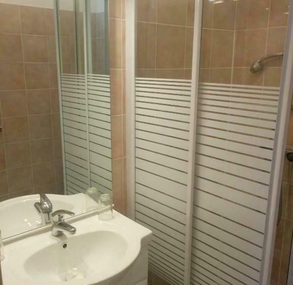 家庭间, Hôtel Restaurant Douce France