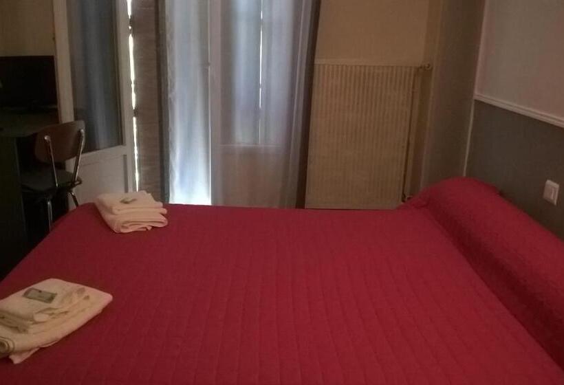 Standard room with outdoor bath, Hôtel Restaurant Douce France