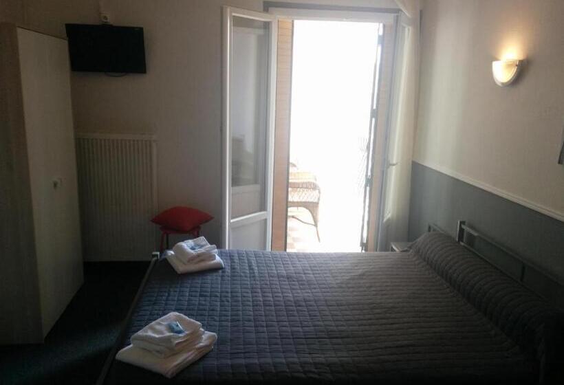 家庭间, Hôtel Restaurant Douce France