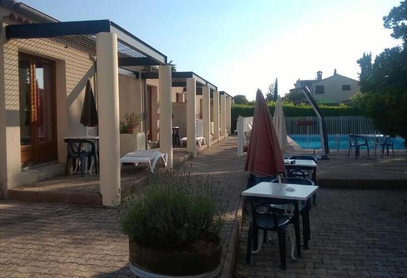 标准间带游泳池, Hôtel Restaurant Douce France