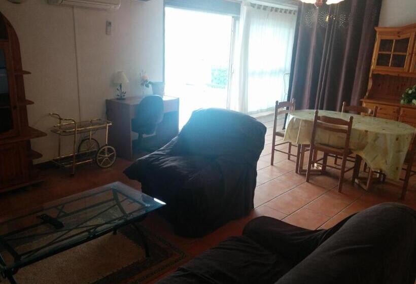 带1个卧室的带阳台的公寓, Hôtel Restaurant Douce France