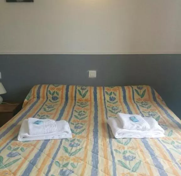 バス共有のスタンダードルーム, Hôtel Restaurant Douce France