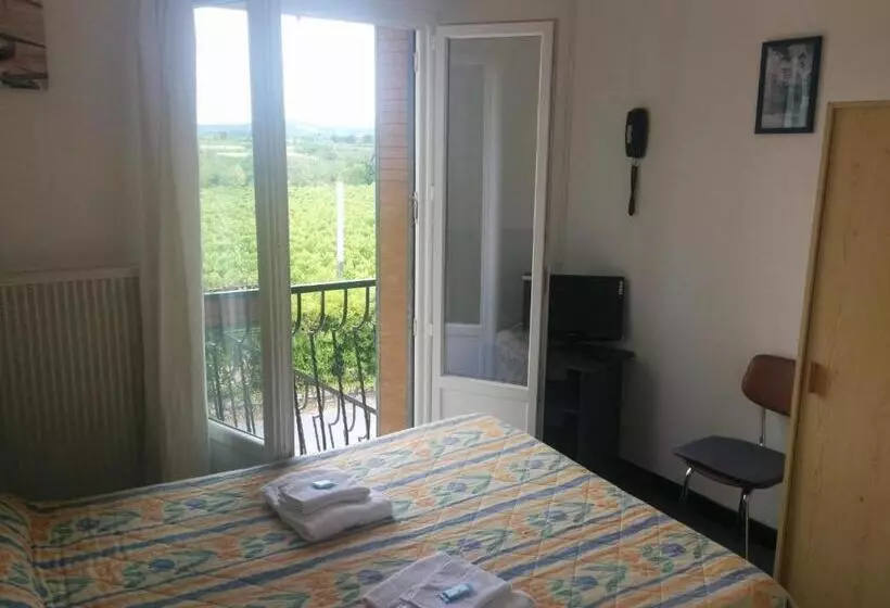 バス共有のスタンダードルーム, Hôtel Restaurant Douce France