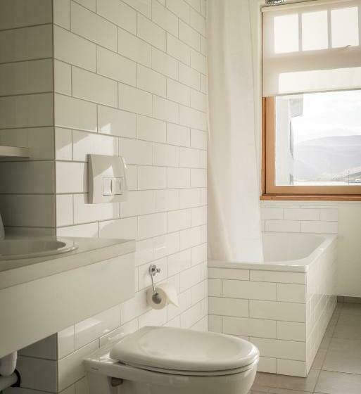 اتاق لوکس, Isafjordur Horn