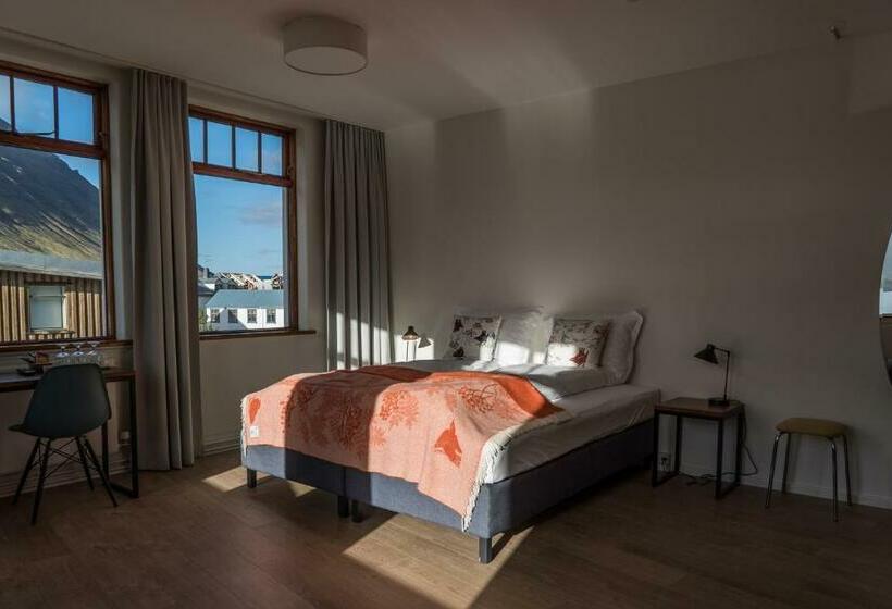 اتاق لوکس, Isafjordur Horn