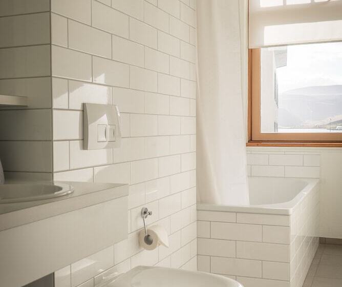 اتاق لوکس, Isafjordur Horn