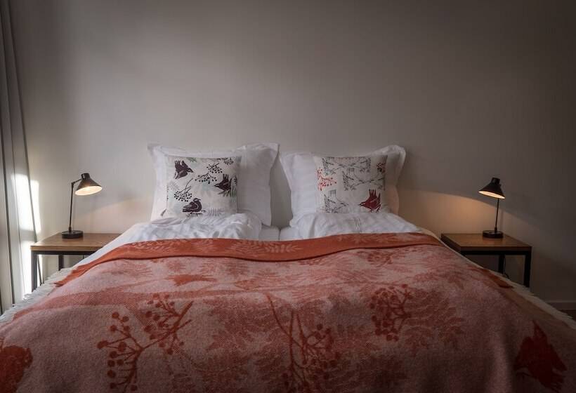 اتاق لوکس, Isafjordur Horn