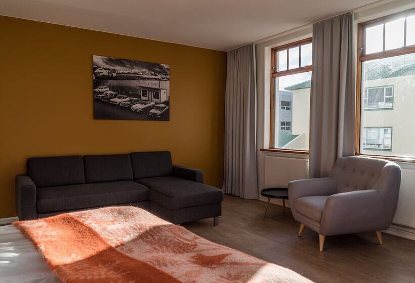 اتاق لوکس, Isafjordur Horn