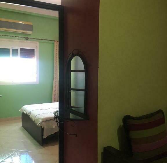 اتاق خانوادگی, Maliana Star