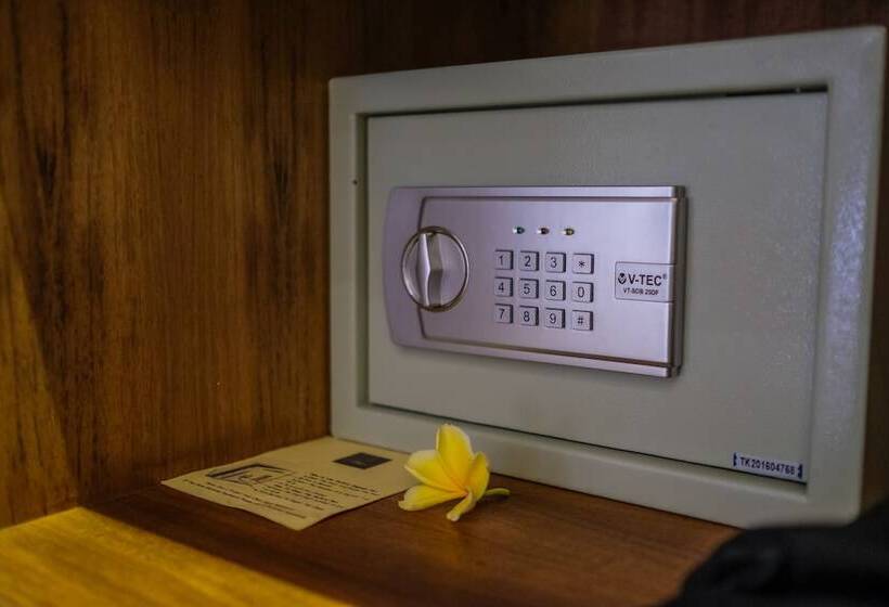 Номер Deluxe Вид на Бассейн, Purana Boutique Resort