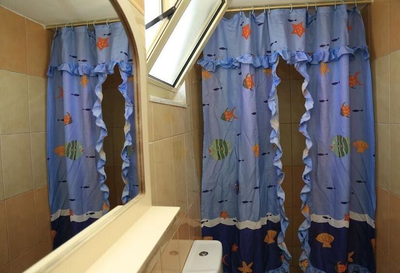 标准三人间, Qeparo Napolon Complex