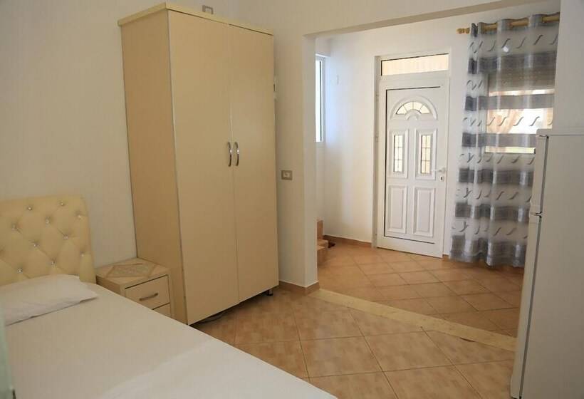 标准三人间, Qeparo Napolon Complex