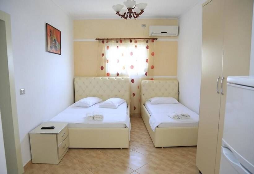 标准三人间, Qeparo Napolon Complex