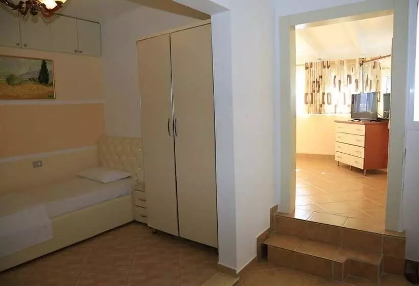 اتاق استاندارد چهار تخته, Qeparo Napolon Complex