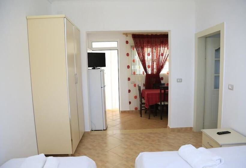 四人标准间, Qeparo Napolon Complex