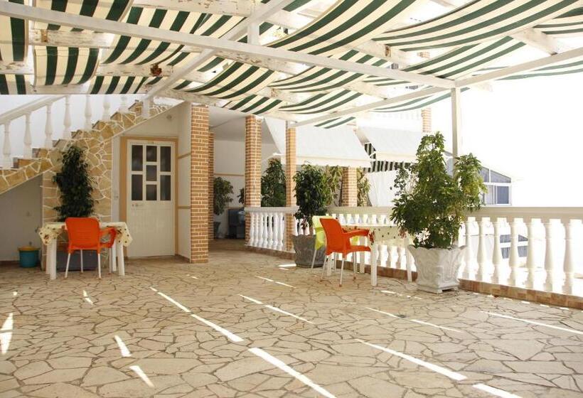 四人标准间, Qeparo Napolon Complex